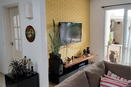 Casa à venda com 3 quartos, sendo 1 suíte, no condomínio Picollo Villaggio, Louveira - SP