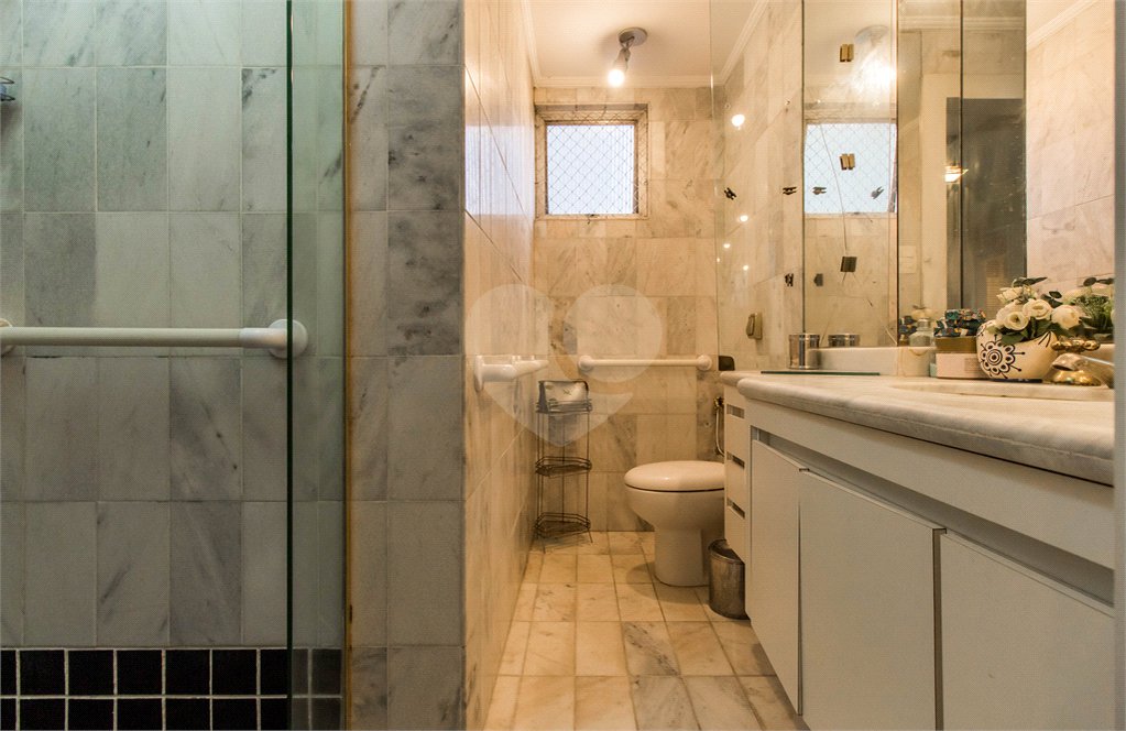 Apartamento à venda com 3 quartos, sendo 1 suíte, em Santo Amaro, São Paulo, SP