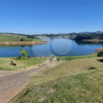 Casa à venda com 3 suítes no condomínio Riviera dos Pássaros, Joanópolis - SP
