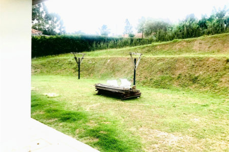 Casa à venda com 3 quartos, sendo 1 suíte, no condomínio Residencial Patrimônio do Carmo, São Roque - SP