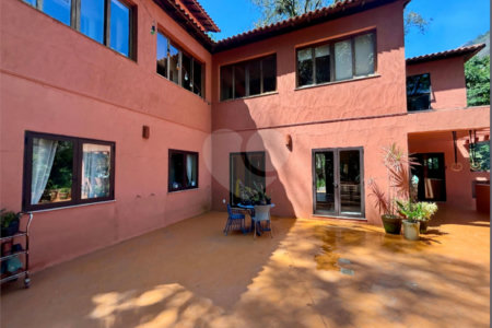 Casa à venda com 4 quartos, sendo 1 suíte, em Lagoa, Rio de Janeiro, RJ