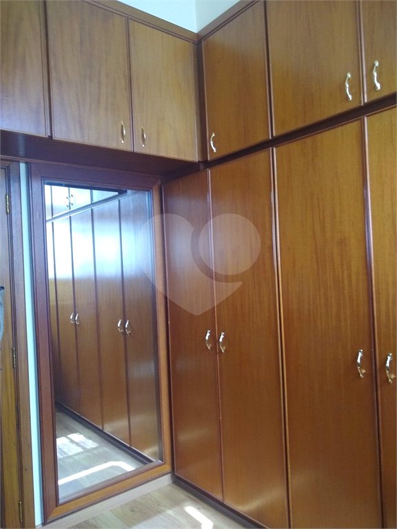 Casa à venda com 4 quartos, sendo 2 suítes, no condomínio Osato, Atibaia - SP