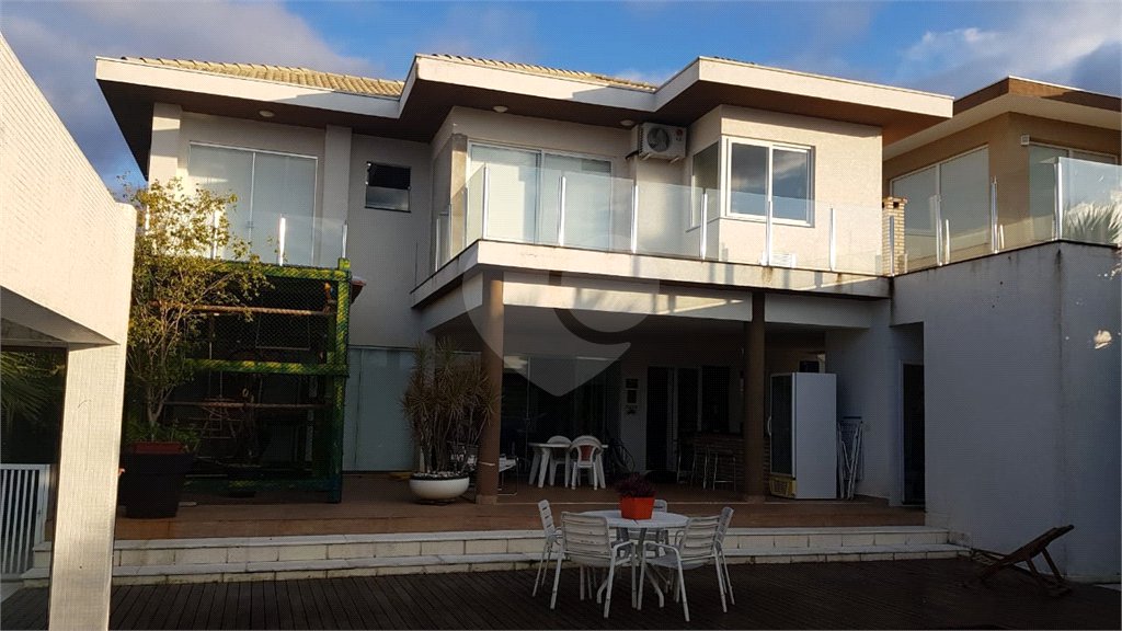 Casa à venda com 5 suítes no condomínio Vale do Sol, Bom Jesus dos Perdões - SP