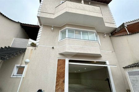 Casa à venda com 4 quartos, sendo 3 suítes, em Vila Galvão, Guarulhos, SP