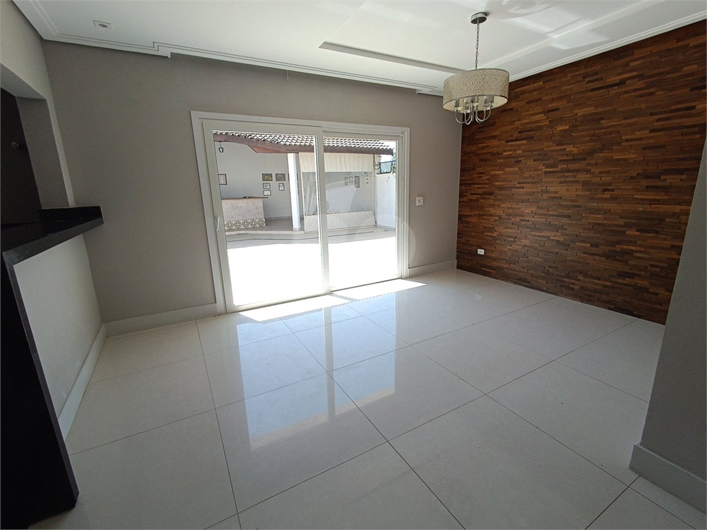 Casa à venda com 4 quartos, sendo 2 suítes, no condomínio Terras de Santa Adélia, Vargem Grande Paulista - SP