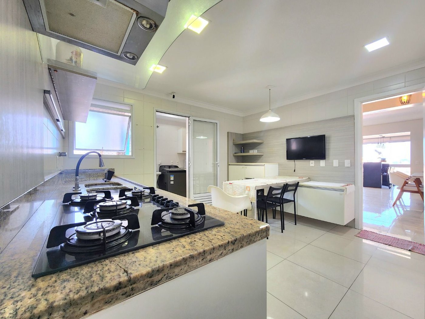 Apartamento com 3 dormitórios à venda, 155 m² por R$ 2.379.000,00 - Embaré - Santos/SP