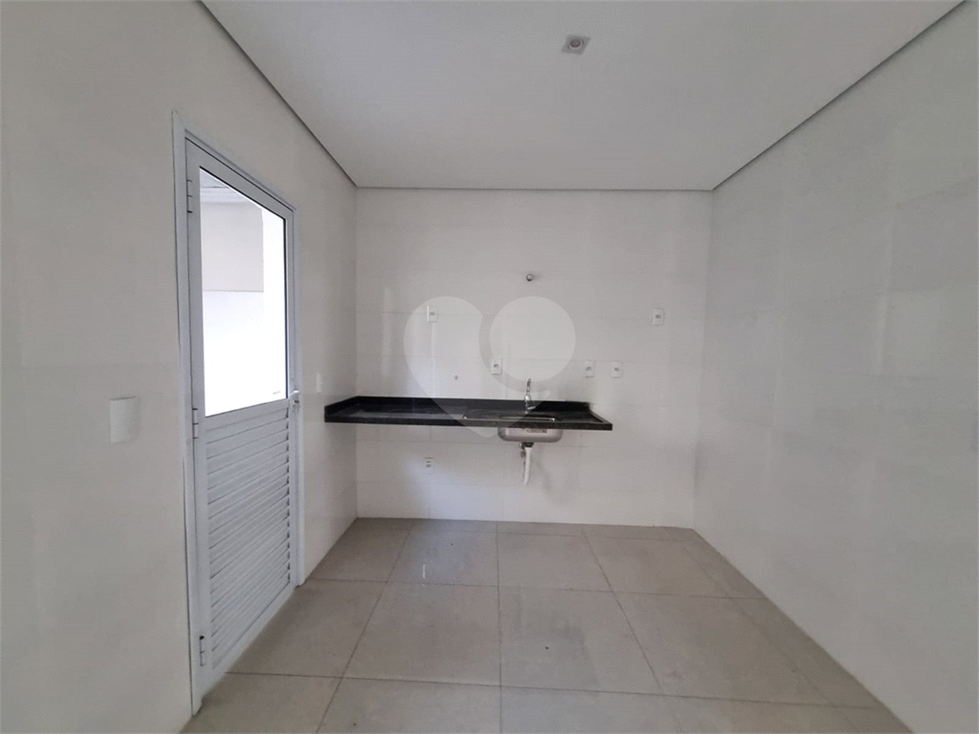 Casa à venda com 3 quartos, sendo 1 suíte, no condomínio Residencial Américo Figueiredo, Sorocaba - SP