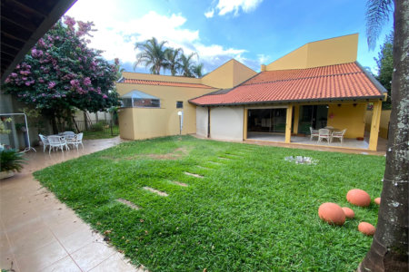 Casa térrea no Condomínio Parque Faber I