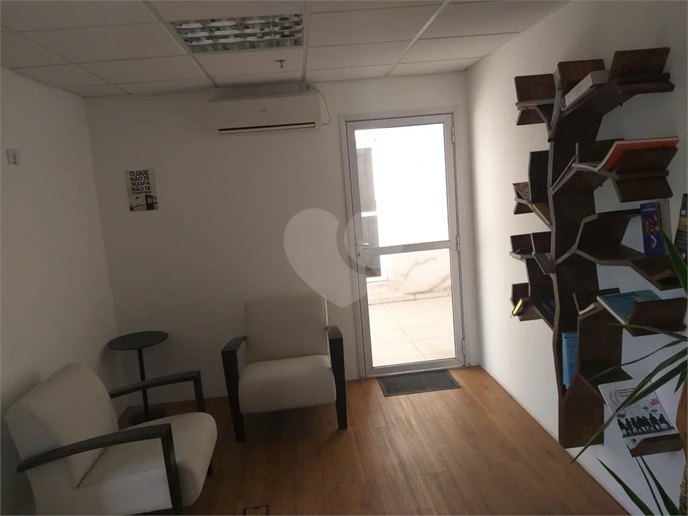 Conjunto comercial duplex à venda na Aclimação. Andar inteiro, puro charme!