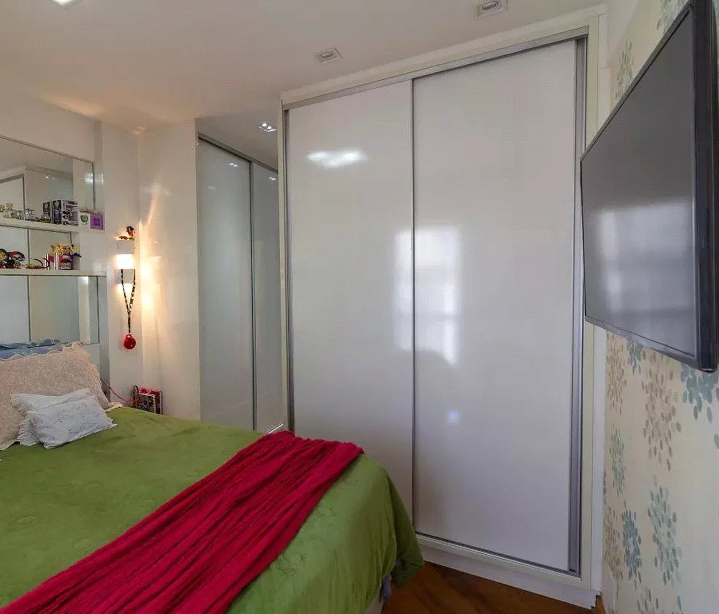 Apartamento à venda com 4 quartos, sendo 2 suítes, em Cidade São Francisco, São Paulo, SP