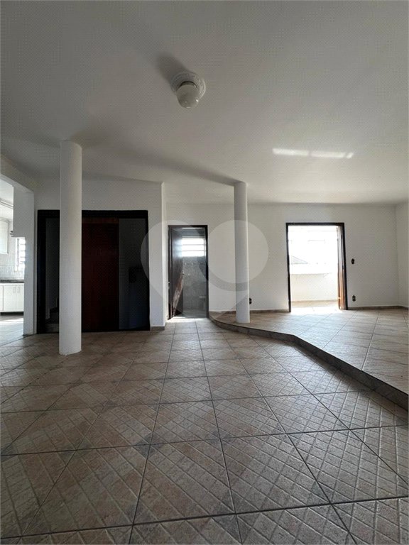 Sobrado à venda com 6 quartos, sendo 4 suítes,  em Vila Oliveira, Mogi das Cruzes, SP