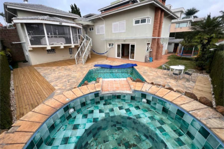 Casa à venda com 5 suítes em Aruã, Mogi das Cruzes, SP