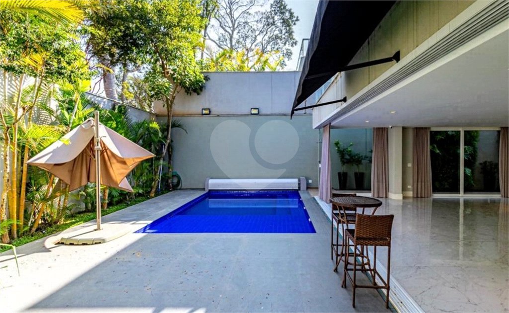Casa à venda com 4 suítes no condomínio Hípica Garden, São Paulo - SP