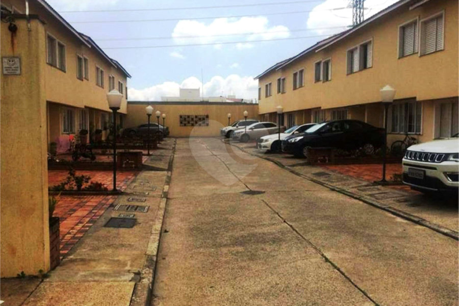 Casa à venda com 3 quartos, sendo 1 suíte, no condomínio Vila das Macieiras, São Paulo - SP