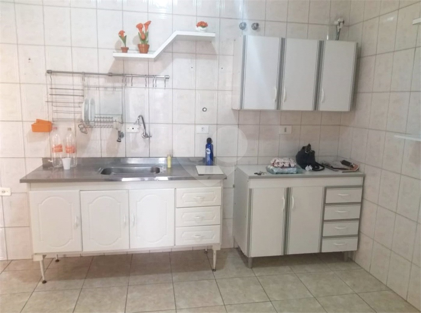 Casa à venda com 3 quartos, sendo 1 suíte, no condomínio Primavera, São Paulo - SP