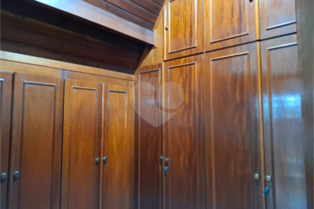 Sobrado à venda com 4 quartos, sendo 2 suítes,  em Jardim Leonor, São Paulo, SP