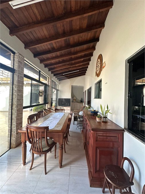 Casa à venda com 3 quartos, sendo 1 suíte,  em Vila Lacíria, Ponta Porã, MS
