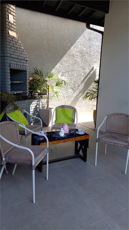 Casa à venda com 3 suítes no condomínio Residencial Marchant Buarque, Atibaia - SP