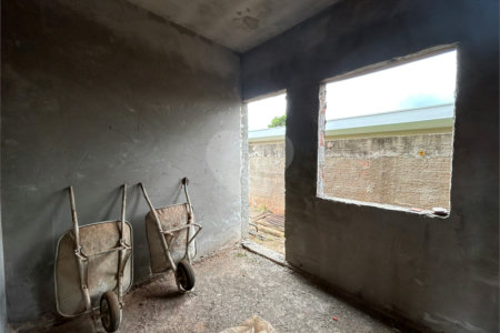 Casa à Venda de 3 dormitórios no condomínio damha II em São Carlos,