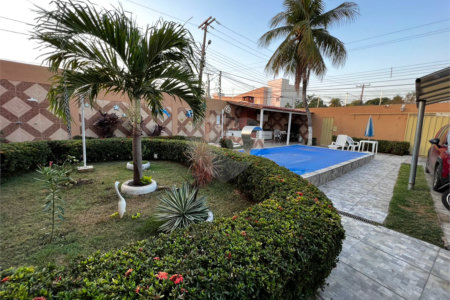 Sobrado à venda com 5 quartos, sendo 1 suíte,  em Cidade Alta, Cuiabá, MT