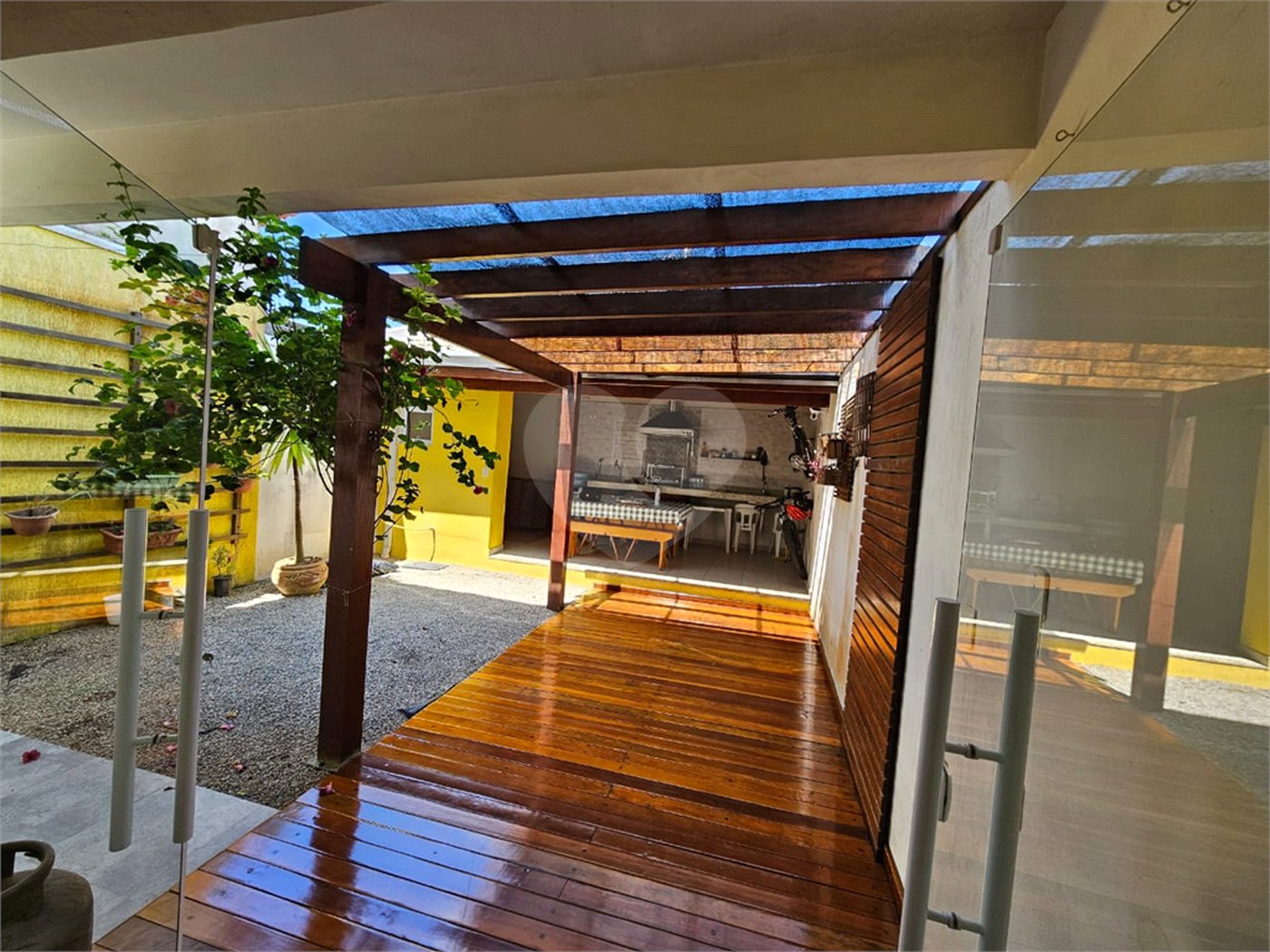 Sobrado à venda com 3 quartos, sendo 1 suíte,  em Residencial Colinas, Mogi das Cruzes, SP