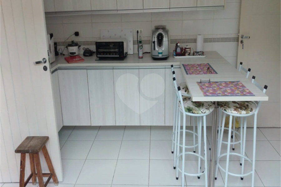 Casa à venda com 3 quartos, sendo 2 suítes, no condomínio Villa's Residencial, São Paulo - SP