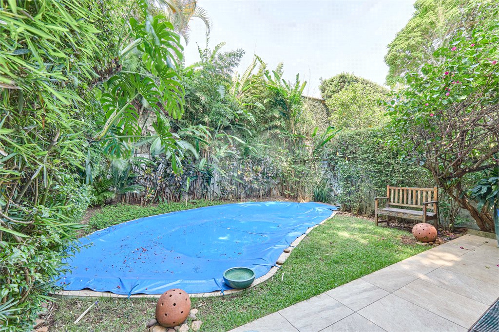 Sobrado à venda com 4 quartos, sendo 1 suíte,  em Jardim Cordeiro, São Paulo, SP