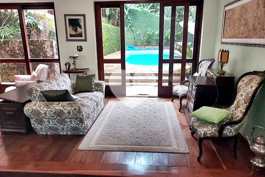 Casa à venda com 4 quartos, sendo 2 suítes, no condomínio Parque Imperial da Cantareira, Mairiporã - SP
