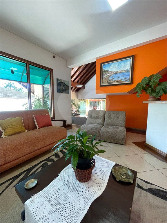 Casa à venda com 3 quartos, sendo 2 suítes,  em Vila Oliveira, Mogi das Cruzes, SP