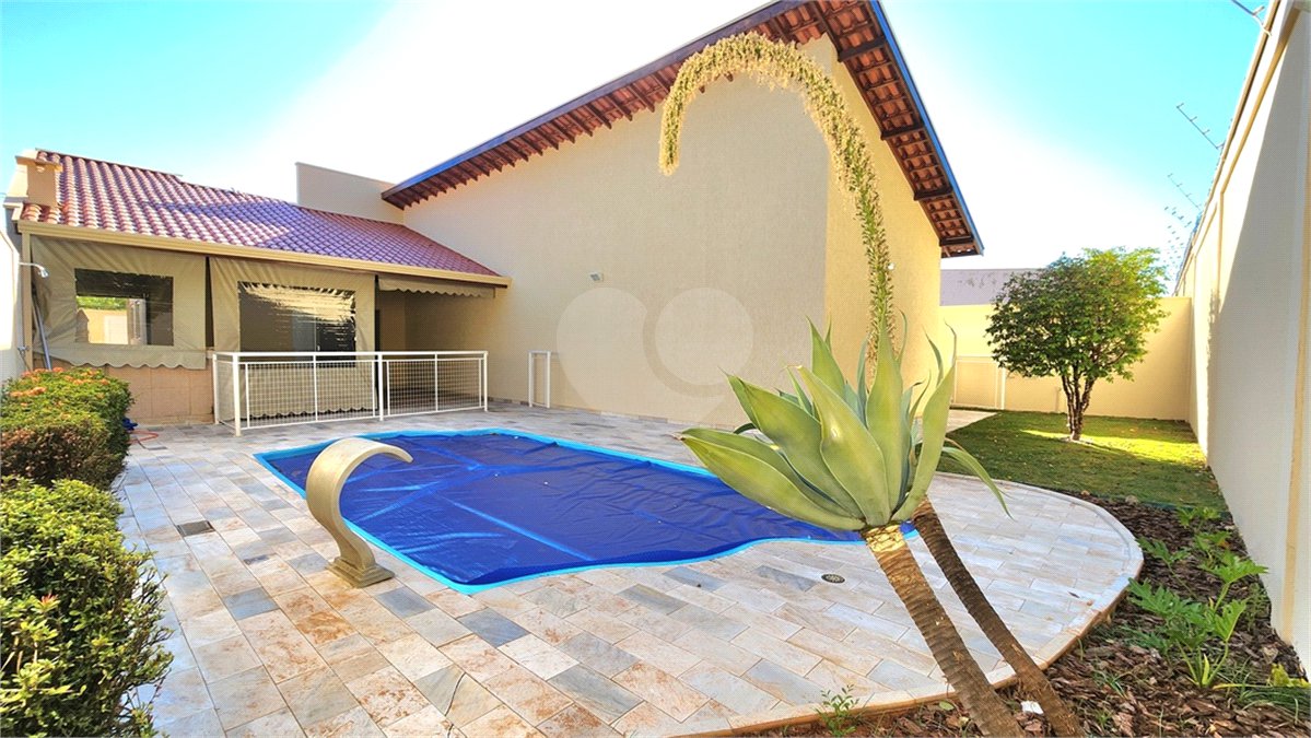 Casa à venda com 3 quartos, sendo 1 suíte, no condomínio Bouganville, Araraquara - SP
