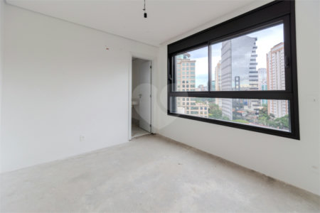 Apartamento à venda com 3 suítes em Vila Nova Conceição, São Paulo, SP