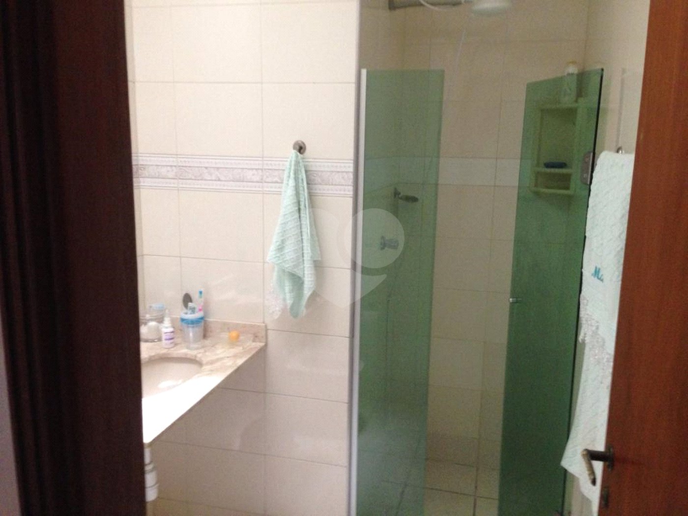 Vende-se Sobrado em Condomínio Fechado – 3 Dormitórios | 180 m²