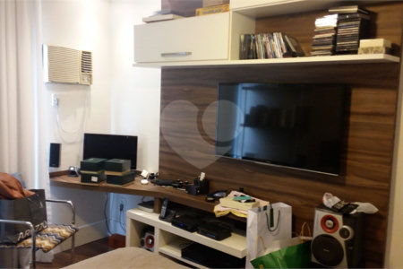 Apartamento à venda com 4 quartos, sendo 1 suíte,  em Tijuca, Rio de Janeiro, RJ