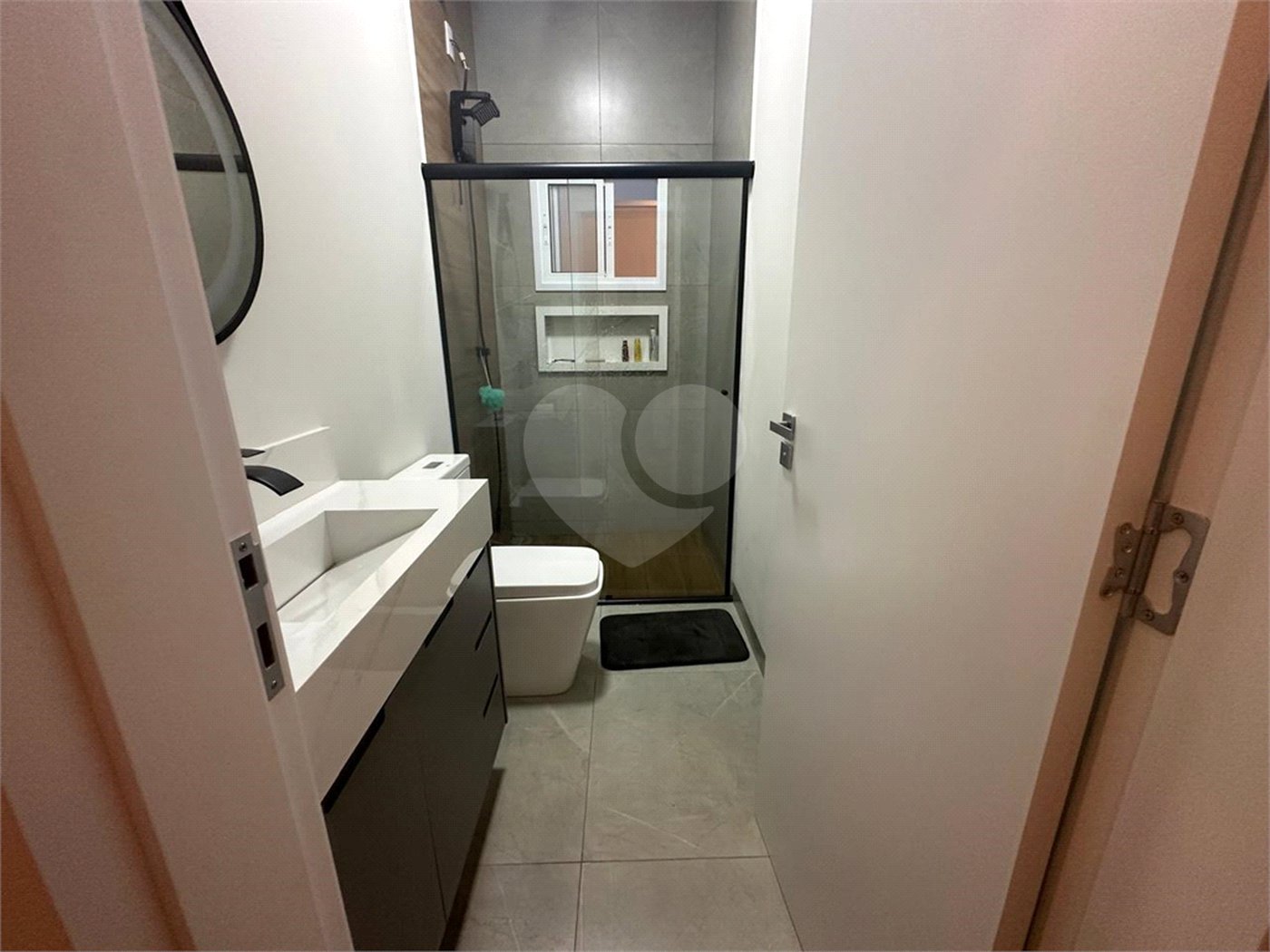 Casa à venda com 4 quartos, sendo 2 suítes, no condomínio Residencial Golden Ville, Itapetininga - SP