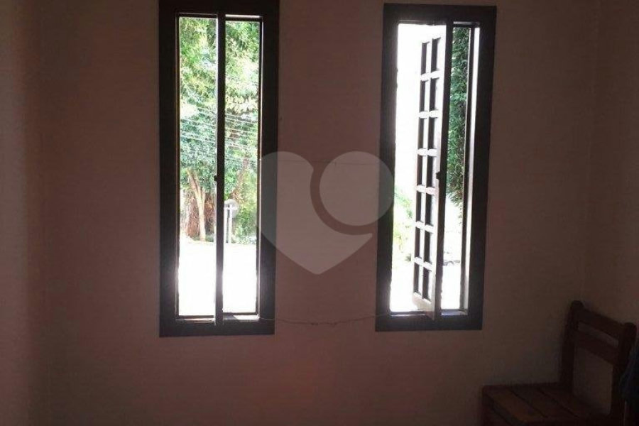 Casa à venda com 4 quartos, sendo 1 suíte, em Jardim das Laranjeiras, São Paulo, SP