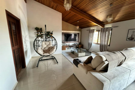 Casa à venda com 3 quartos, sendo 1 suíte, no condomínio Residencial Jardim das Flores 1510, Cotia - SP