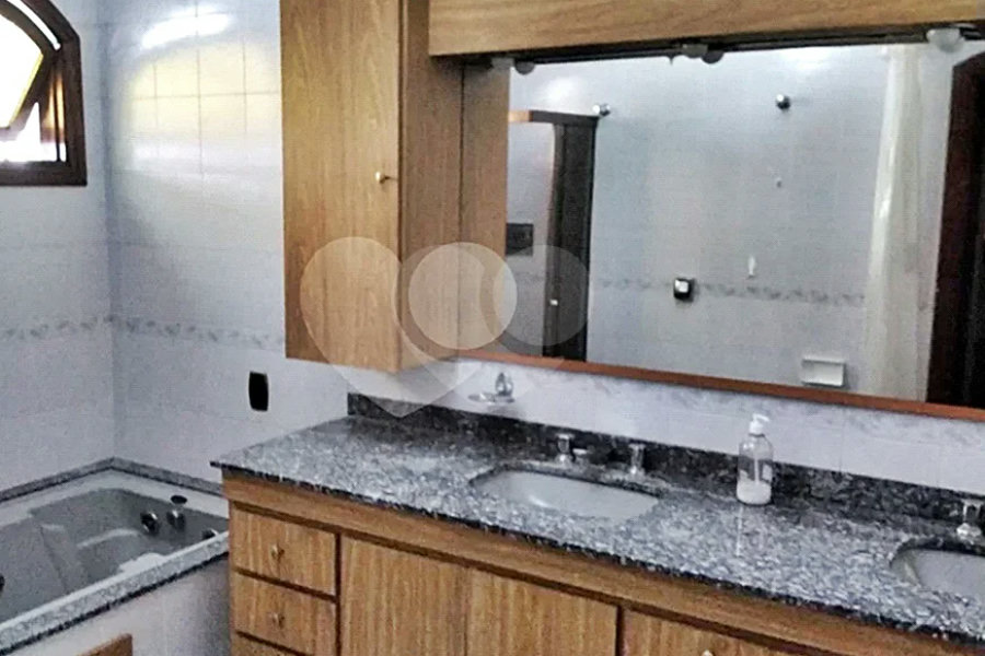 Sobrado à venda com 4 quartos, sendo 2 suítes, em Santana, São Paulo, SP