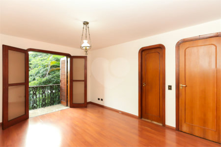 Casa à venda com 4 quartos, sendo 1 suíte, em Brooklin, São Paulo, SP