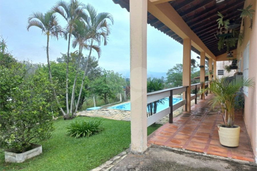 Casa à venda com 4 quartos, sendo 2 suítes, no condomínio Residencial Ypeville, Mairiporã - SP