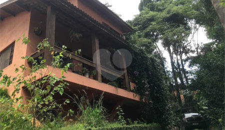 Casa à venda com 3 quartos, sendo 2 suítes,  no condomínio Loteamento Haras El Passo, Mairiporã - SP