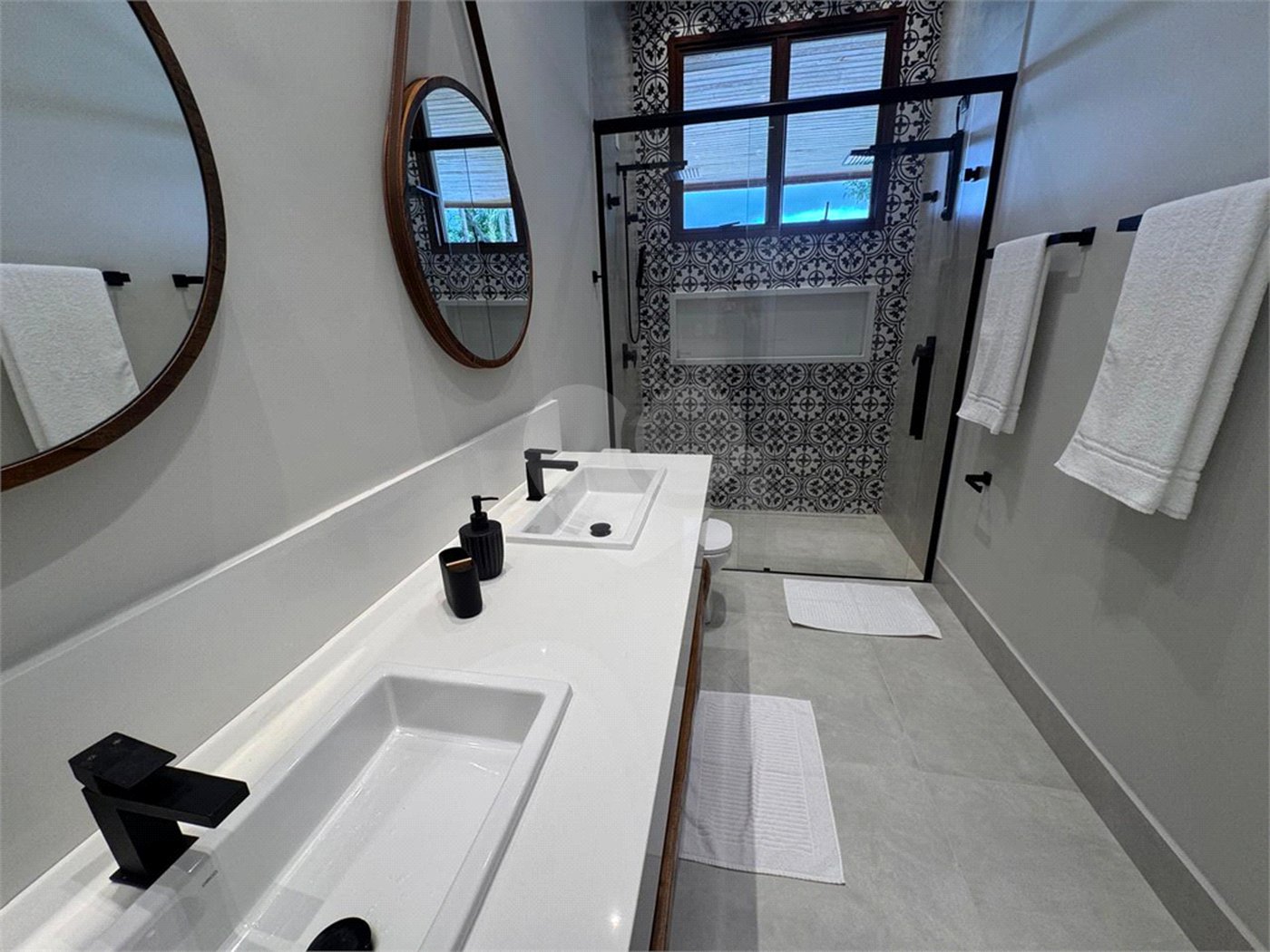 Casa à venda com 6 suítes no condomínio Vila Pinhal, Itirapina - SP