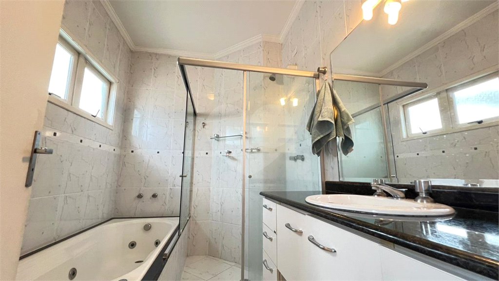 Casa à venda com 3 quartos, sendo 1 suíte, no condomínio Villagio Tramway, São Paulo - SP