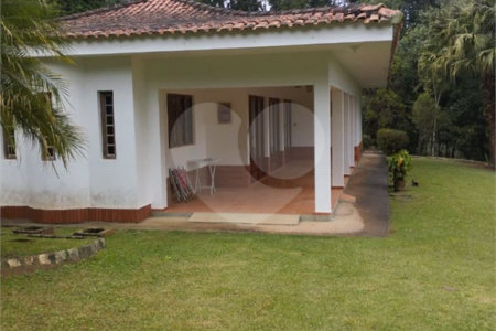 Chácara à venda com 3 quartos, sendo 2 suítes,  no Centro (canguera), São Roque, SP