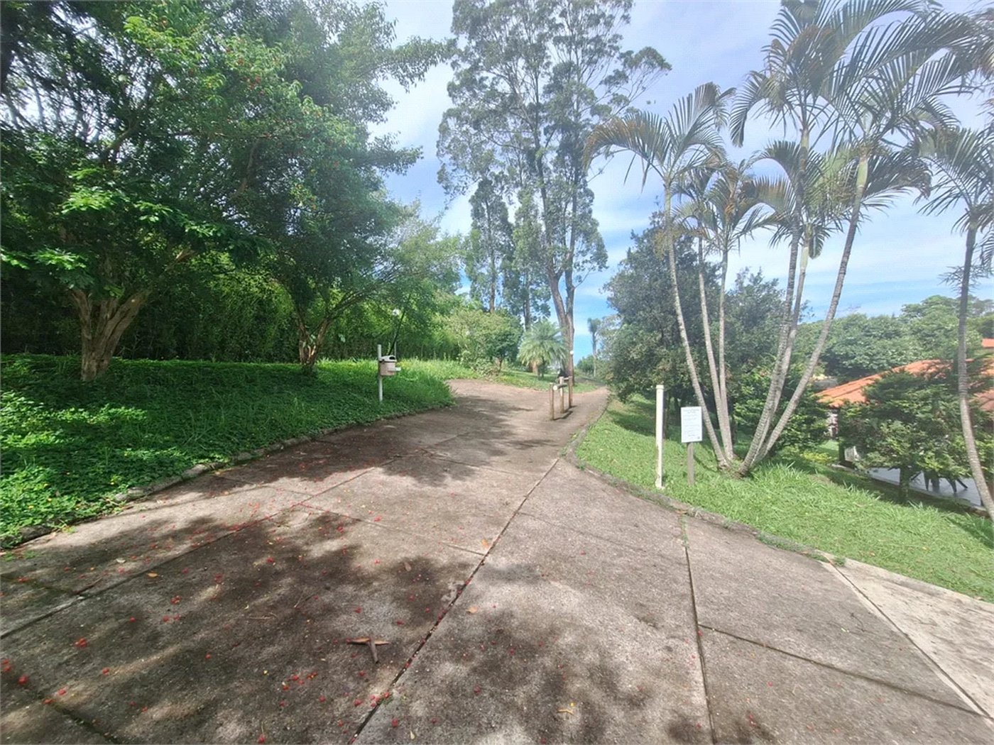 Casa à venda com 5 quartos, sendo 3 suítes, no condomínio Vila Panamericana, São Paulo - SP