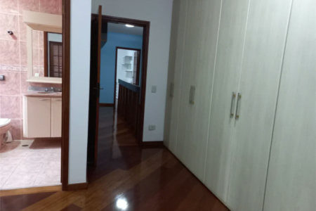 Sobrado à venda com 4 quartos, sendo 3 suítes,  em Cidade São Francisco, São Paulo, SP
