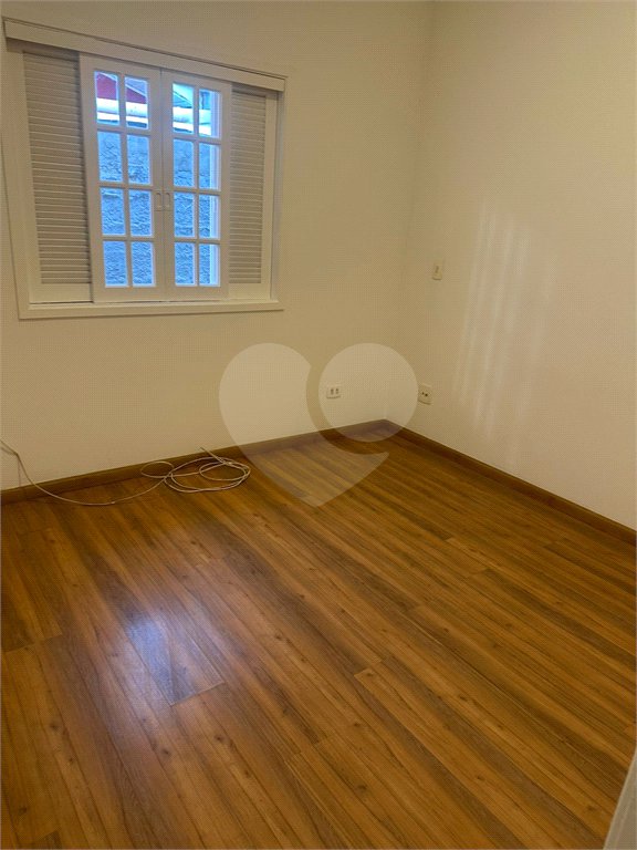 Casa à venda com 4 quartos, sendo 1 suíte,  no condomínio Jardim das Acácias, Cotia - SP