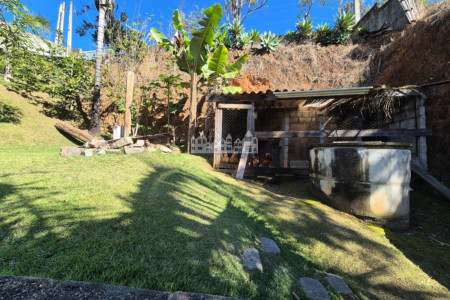 Chácara à venda ou locação no Jardim Estância Brasil – Atibaia/SP, com vista para a Pedra Grande