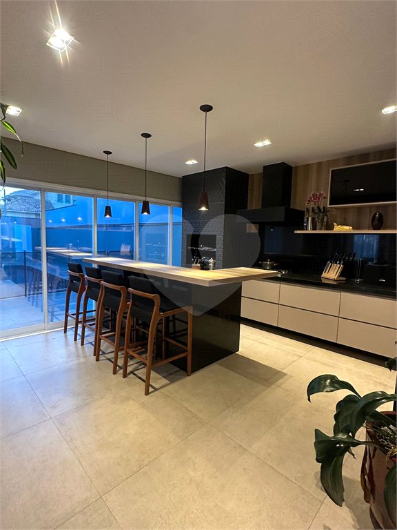 Casa à venda com 4 quartos, sendo 2 suítes, no condomínio Residencial Parque Esplanada, Votorantim - SP