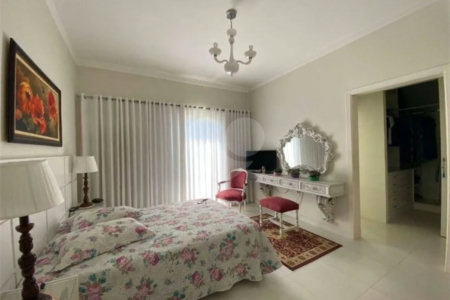 Casa à venda com 4 suítes no condomínio Ipê Velho, Vinhedo - SP