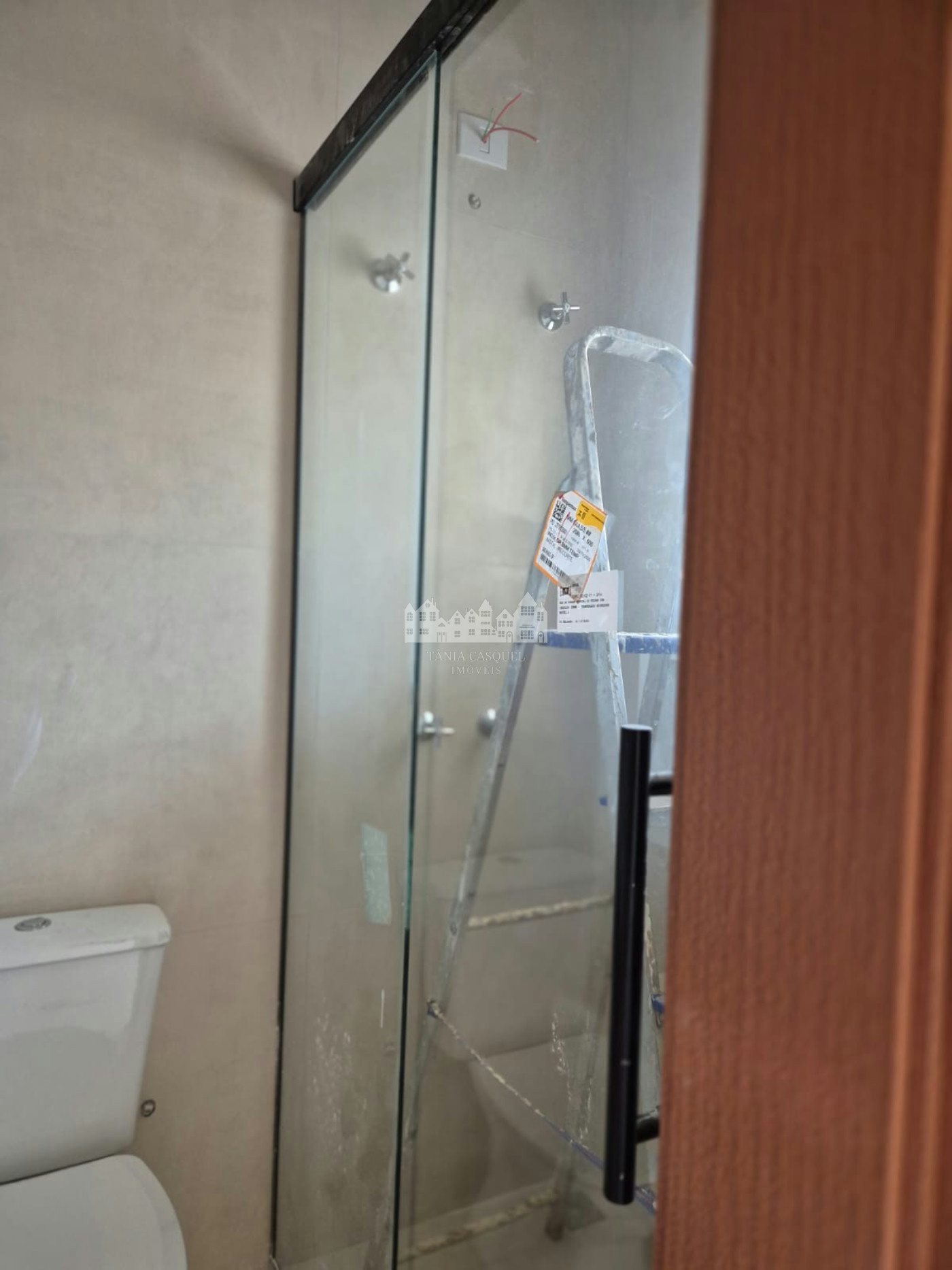 Casa à venda com 3 suítes em Vila Petrópolis, Atibaia, SP